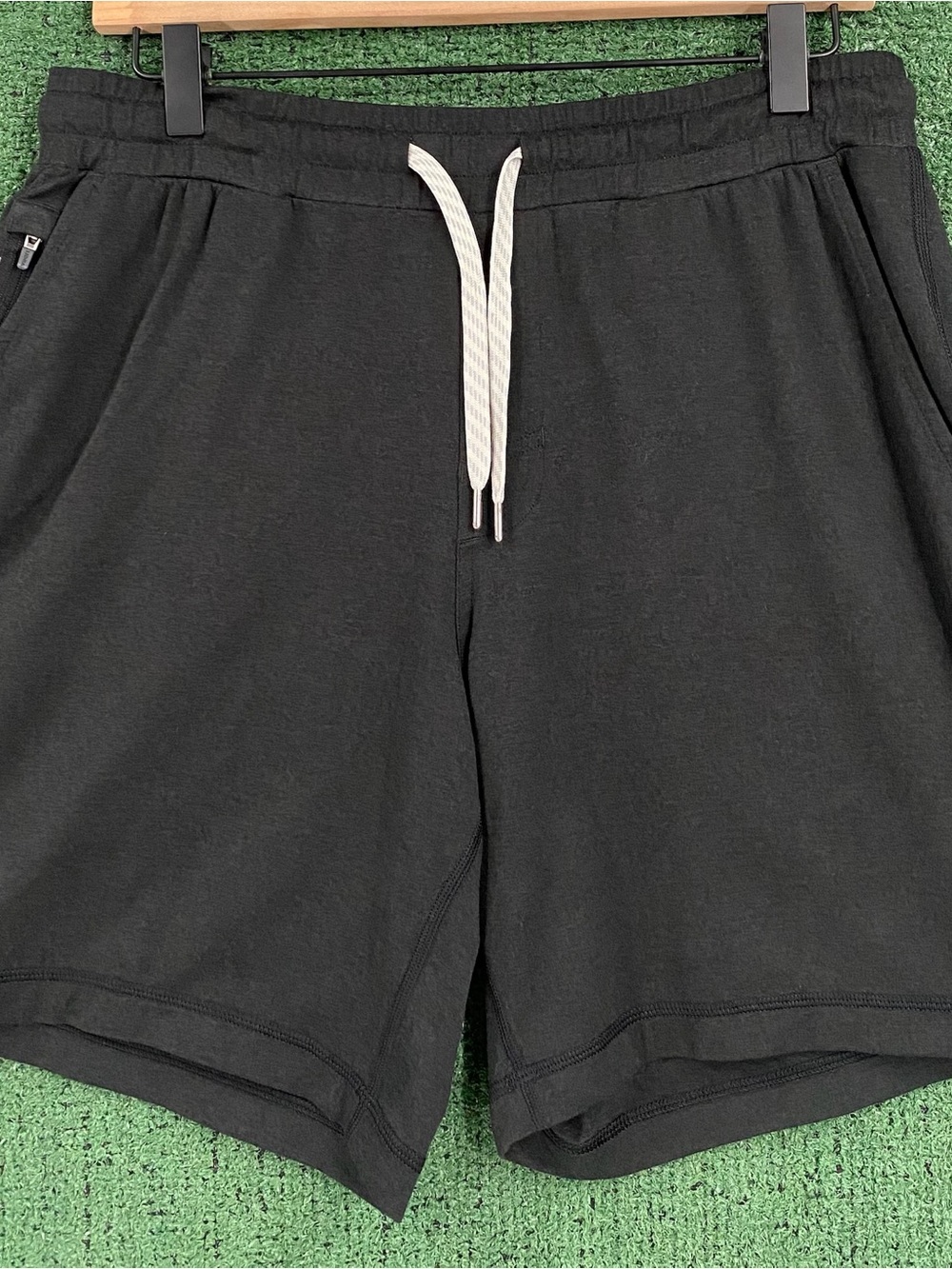 Vuori Ponto Performance 7" DreamKnit Black Shorts Men’s Size Medium